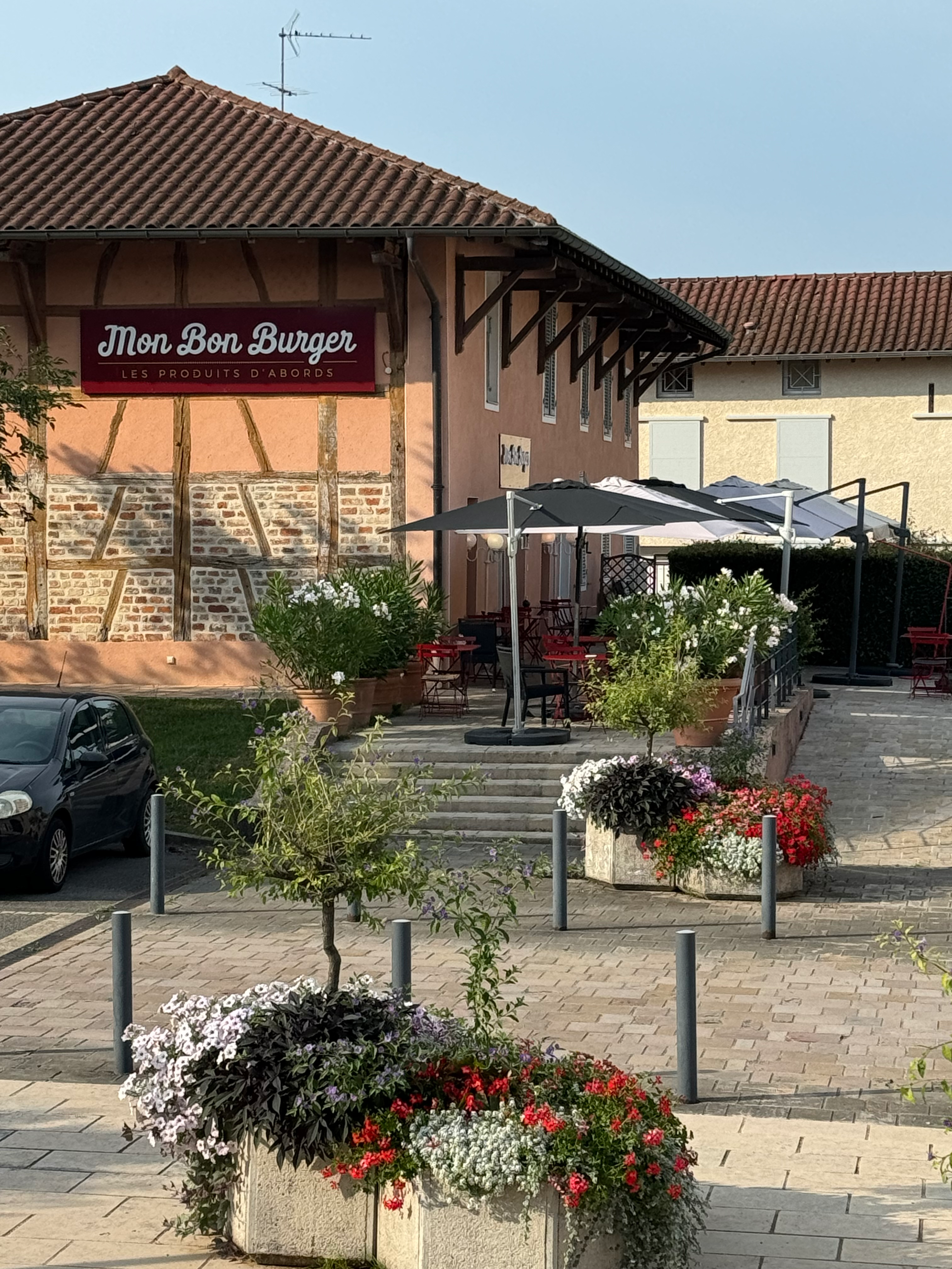 Extérieur du restaurant Mon Bon Burger à Marboz