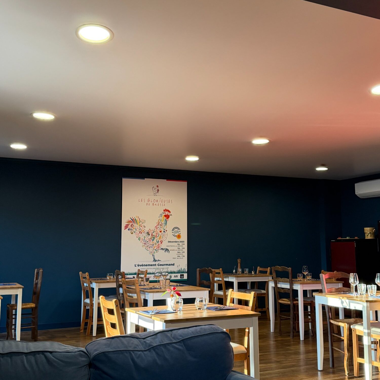 Salle du restaurant Mon Bon Burger à Marboz